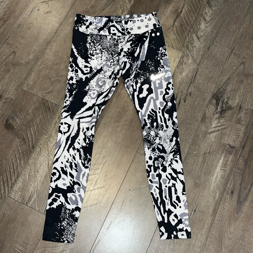 NIKE DRI-FIT PRINTED LEGGINGS SIZE MEDIUM
